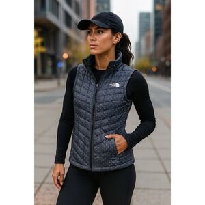 The North Face Womens XS Puffer Vest  Navy Polka Dot Performance Activewear Chic